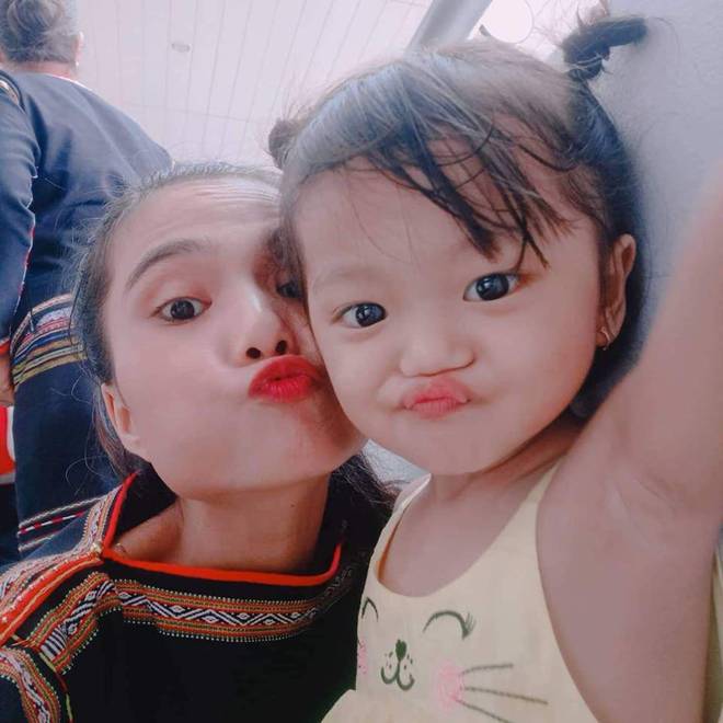 Chị từ chối lấy chồng để đăng quang, em gái HHen Nie đã kết hôn 3 năm, con 2 tuổi-6