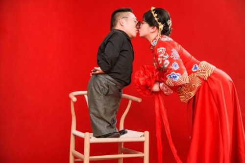 Vượt qua mọi rào cản, cô gái Trung Quốc quyết lấy chồng cao 90cm khiến cả MXH xôn xao-3