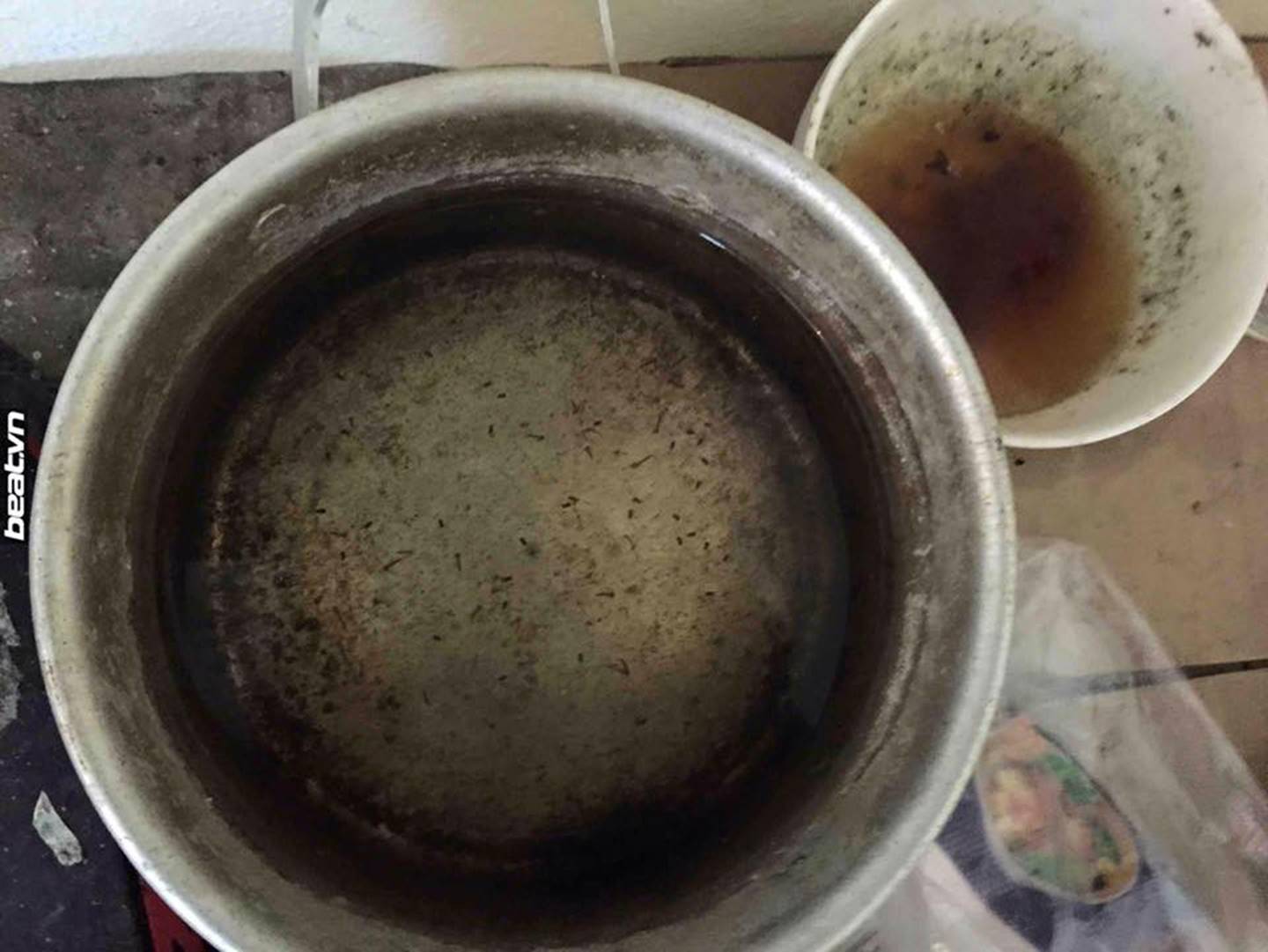 Tổng hợp những phòng trọ sinh viên bẩn nhất 2018, khi các thánh ở dơ ra ngoài áo quần lồng lộn nhưng về nhà bừa bộn không chịu nổi-6
