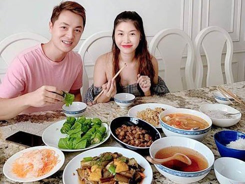 Có vợ nấu ngon thế này bảo sao Đăng Khôi cứ đi diễn xong lại chỉ biết tới cơm nhà