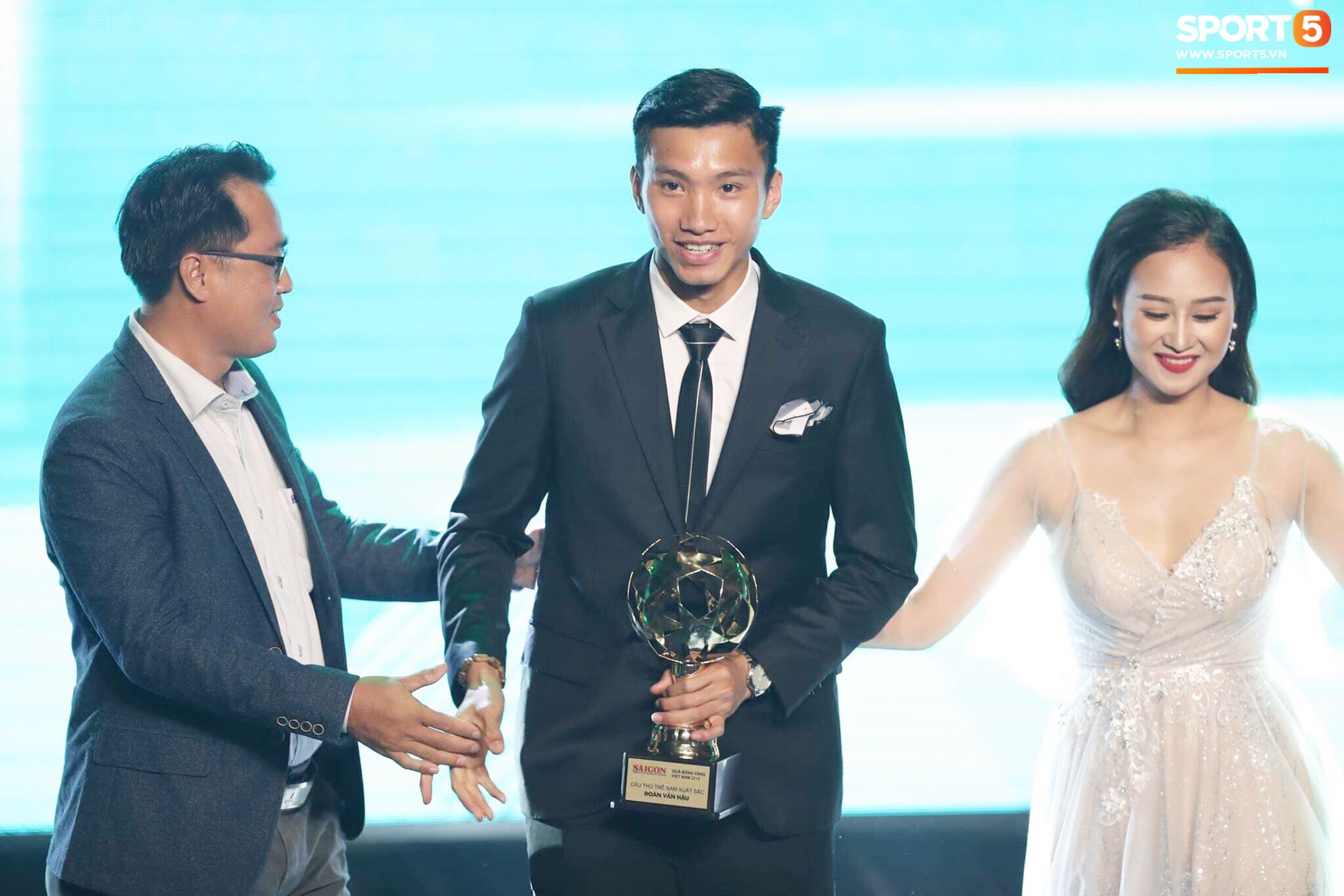 Đoàn Văn Hậu thắng giải Cầu thủ trẻ xuất sắc nhất năm 2018-1