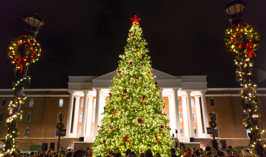 Choáng ngợp khung cảnh Noel ở các trường ĐH: Con nhà giàu sướng thật, đón Giáng sinh cũng chảnh hơn người!-1