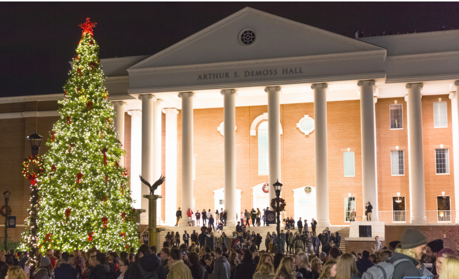 Choáng ngợp khung cảnh Noel ở các trường ĐH: Con nhà giàu sướng thật, đón Giáng sinh cũng chảnh hơn người!-2