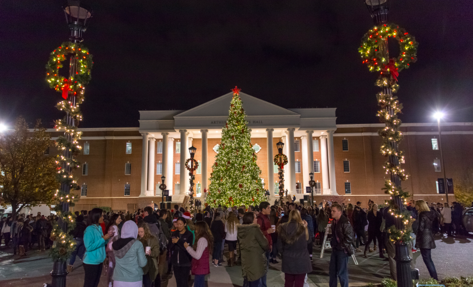 Choáng ngợp khung cảnh Noel ở các trường ĐH: Con nhà giàu sướng thật, đón Giáng sinh cũng chảnh hơn người!-6
