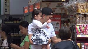 Thả thính đồng nghiệp, để con cho nhà chồng chăm sóc, Dương Mịch tự báo trước về việc ly hôn với Lưu Khải Uy?-26