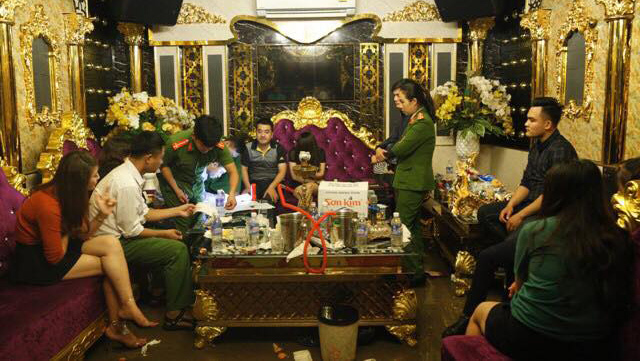 Trinh sát kể phút ập vào tiệc ma tuý có PGĐ ngân hàng và cô giáo-1