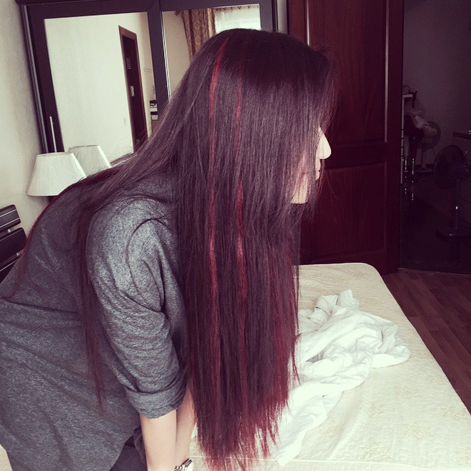 Biết bao xu hướng đến rồi đi nhưng HH Mai Phương Thúy vẫn chỉ trung thành với kiểu tóc rẽ ngôi, dài miên man này-12