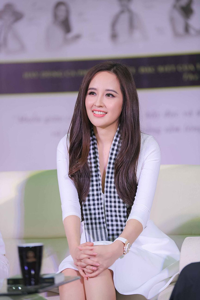 Biết bao xu hướng đến rồi đi nhưng HH Mai Phương Thúy vẫn chỉ trung thành với kiểu tóc rẽ ngôi, dài miên man này-14