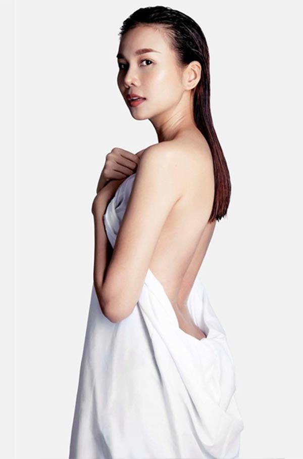 Để ý mới thấy, thì ra còn có một Thanh Hằng thích phô diễn vòng 1 như thế này-9