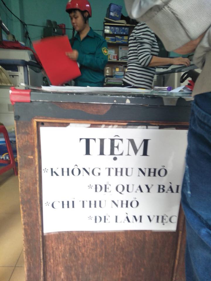 Cô chủ tiệm photo lạnh lùng treo bảng từ chối thu nhỏ tài liệu cho học sinh quay bài-1