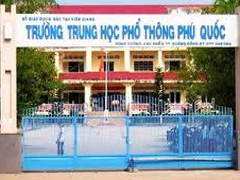 Thầy giáo làm lộ đề thi, đồng nghiệp và học sinh bức xúc