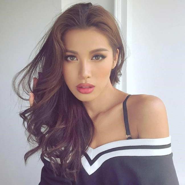 Những hoa hậu, chân dài may mắn sở hữu vũ khí gợi tình chết người này-1