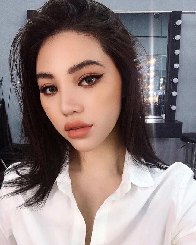 Những hoa hậu, chân dài may mắn sở hữu vũ khí gợi tình chết người này-13