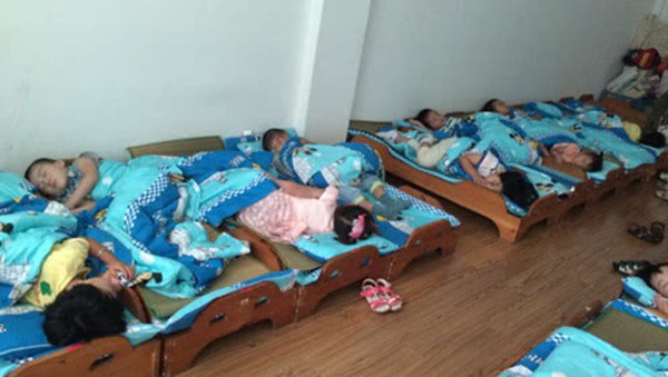 Đang ngủ trưa ở trường mẫu giáo, bé trai 5 tuổi miệng thâm đen, không thể thở và đột tử trong tích tắc-1