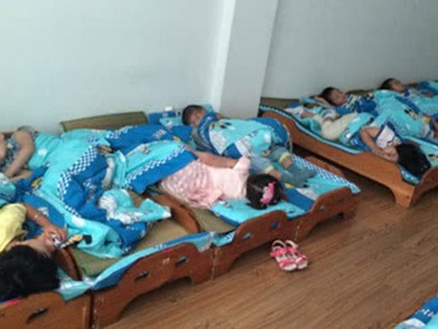 Đang ngủ trưa ở trường mẫu giáo, bé trai 5 tuổi miệng thâm đen, không thể thở và đột tử trong tích tắc