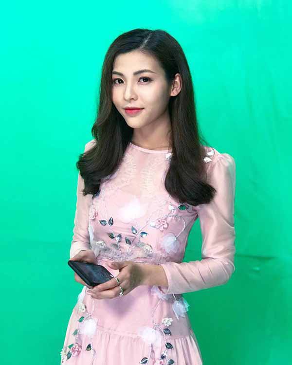 Chân dung nữ MC bị ném đá vì dẫn vô duyên trong chương trình có Quang Hải, Anh Đức-2