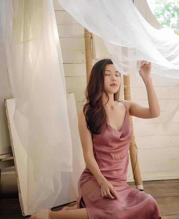 Chân dung nữ MC bị ném đá vì dẫn vô duyên trong chương trình có Quang Hải, Anh Đức-8