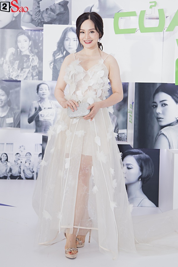 SAO MẶC XẤU: Đông Nhi lên đồ như người ngoài hành tinh - Tùng Dương trung thành lối mòn diêm dúa-3