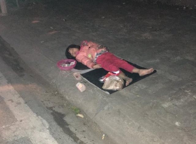 Mẹ của bé gái 5 tuổi ngủ vỉa hè trong đêm lạnh ở Nam Định lên tiếng-1