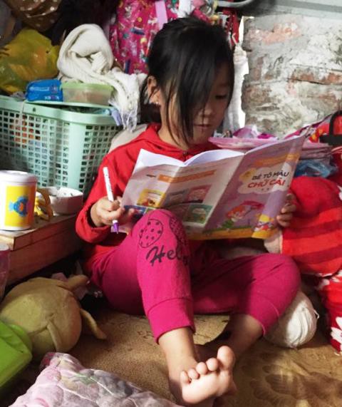 Mẹ của bé gái 5 tuổi ngủ vỉa hè trong đêm lạnh ở Nam Định lên tiếng-5