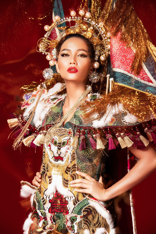 H’Hen Niê và chuyện về cô Hoa hậu lạ nhất, ngầu nhất, có số má nhất Việt Nam-13