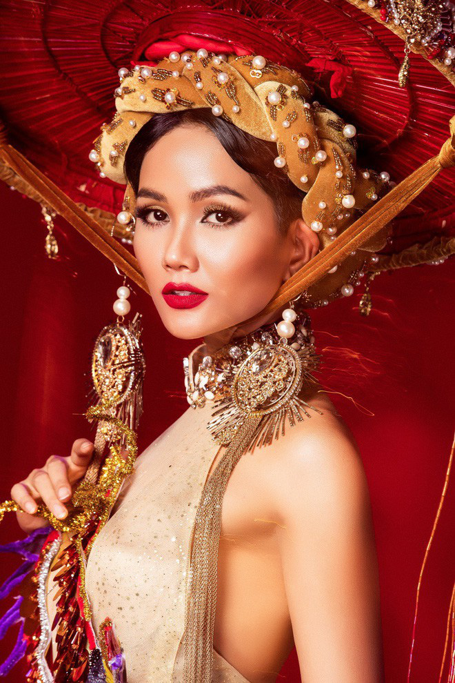 H’Hen Niê và chuyện về cô Hoa hậu lạ nhất, ngầu nhất, có số má nhất Việt Nam-12