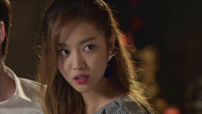 Chồng cứ thấy gái xinh là sáng mắt, vợ ăn diện lộng lẫy rồi hành động đáp trả thế này khiến anh câm nín-3