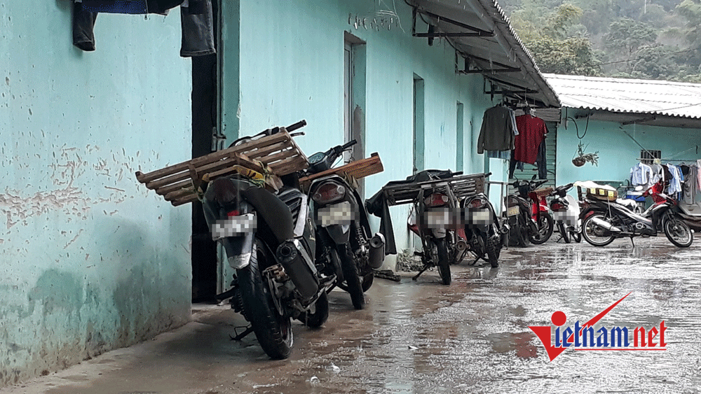 Cảnh khó tin về ‘giường hạnh phúc’ trong phòng trọ tập thể-1