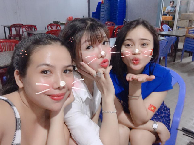 Sau lùm xùm được cô dâu 62 tuổi mời về làm vợ hai cho chồng, Phượng Thị Nở tái xuất xinh đẹp-8