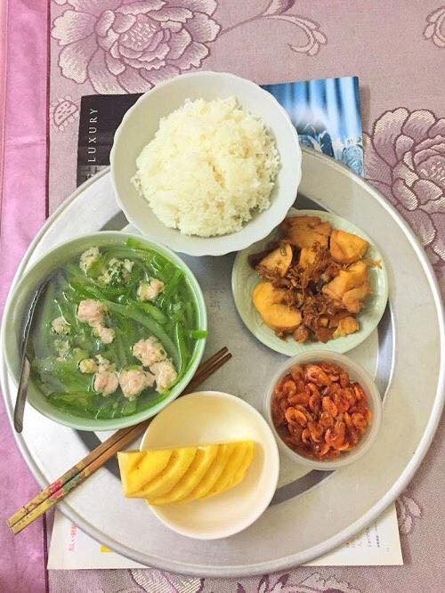 Mẹ 2 con khoe cơm cữ 10 ngày 10 kiểu hấp dẫn, tiện miệng bật mí 1 chi tiết khiến ai nấy ghen tị-3