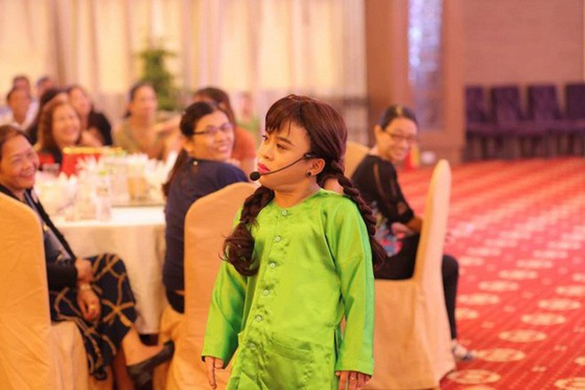 Sau 2 năm chia tay bạn gái người mẫu, chàng lùn 1m26 Trần Xuân Tiến đang hẹn hò với người mới xinh như hot girl?-11