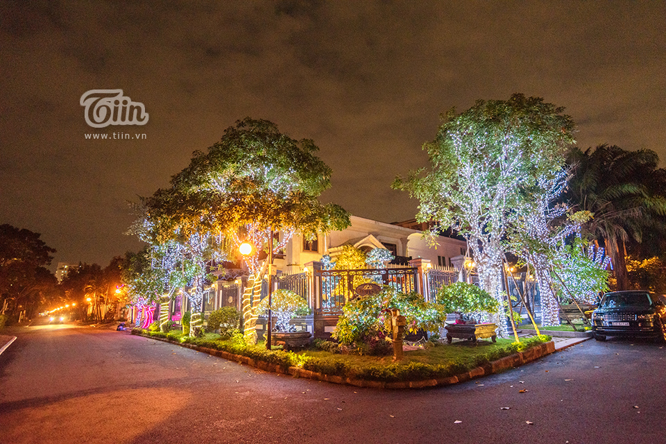Choáng ngợp trước màn trang hoàng Giáng sinh hoành tráng, rực rỡ tại khu nhà giàu Phú Mỹ Hưng-1