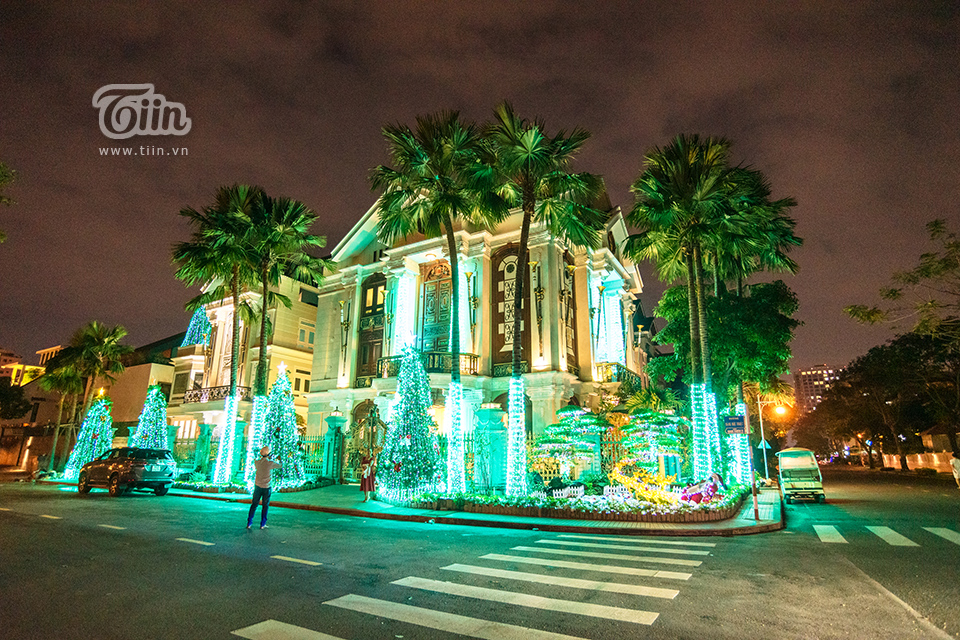 Choáng ngợp trước màn trang hoàng Giáng sinh hoành tráng, rực rỡ tại khu nhà giàu Phú Mỹ Hưng-2