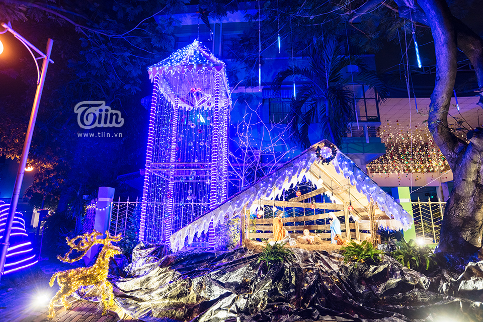 Choáng ngợp trước màn trang hoàng Giáng sinh hoành tráng, rực rỡ tại khu nhà giàu Phú Mỹ Hưng-11