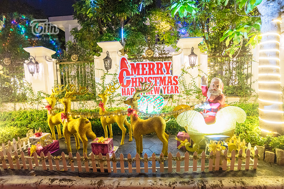 Choáng ngợp trước màn trang hoàng Giáng sinh hoành tráng, rực rỡ tại khu nhà giàu Phú Mỹ Hưng-12