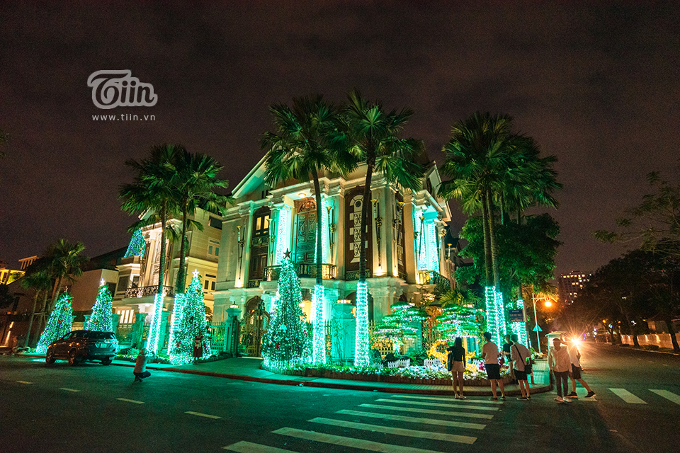 Choáng ngợp trước màn trang hoàng Giáng sinh hoành tráng, rực rỡ tại khu nhà giàu Phú Mỹ Hưng-3