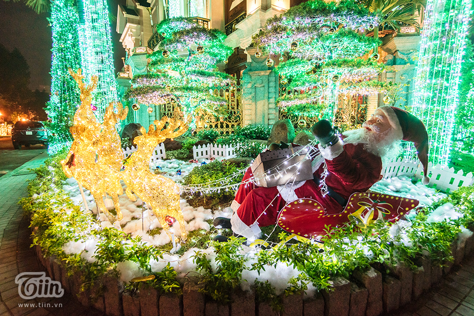 Choáng ngợp trước màn trang hoàng Giáng sinh hoành tráng, rực rỡ tại khu nhà giàu Phú Mỹ Hưng-6