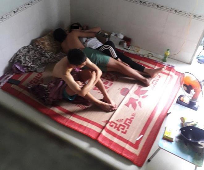 Đôi trai gái nằm ôm hôn trên giường mặc bạn thân ngồi cạnh, câu chuyện khiến nhiều người bức xúc-1