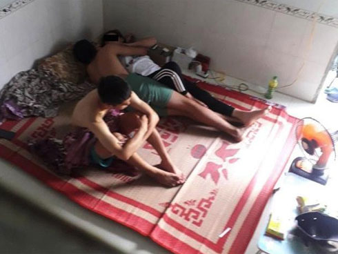 Ra đường đêm Noel, nam thanh niên khóc thét chỉ vì một lí do nhiều người gặp phải-11