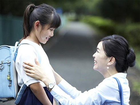 Thay vì quát im lặng, cha mẹ nói gì khi trẻ khóc để con không tổn thương?-2