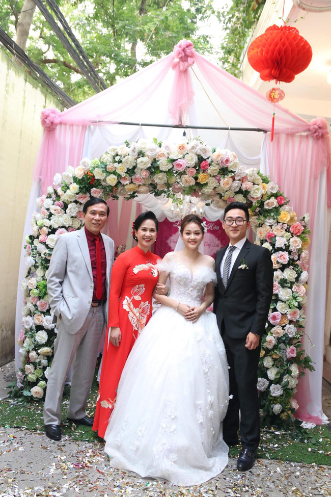 Con trai NS Lan Hương làm đám cưới dù từng lo ế” vì mẹ gắn mác mẹ chồng khó tính, nhan sắc cô dâu gây bất ngờ-1