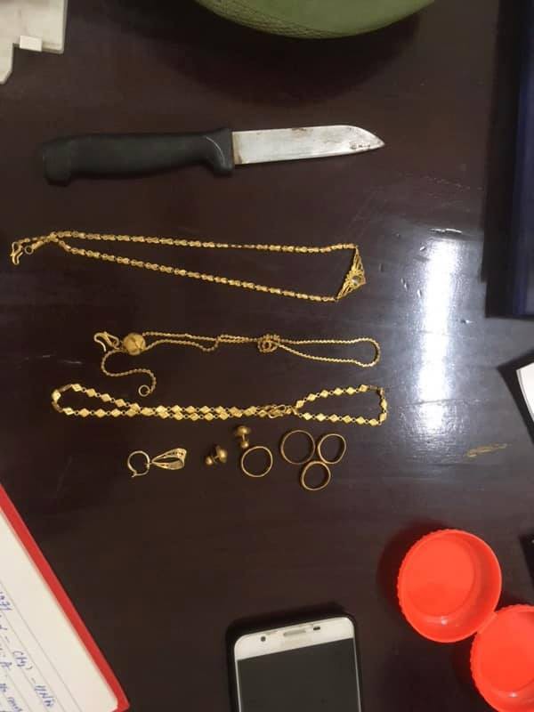 Hà Nội: Giả vờ vào nhà cô giáo xin nước rồi dùng dao khống chế cướp dây chuyền-3