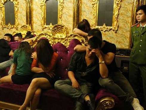 Chính cô giáo đưa ma túy vào tiệc sinh nhật ở quán karaoke-2