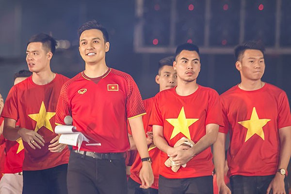 Nam MC bị chê vô duyên trong chương trình có Quang Hải, Anh Đức là ai?-7