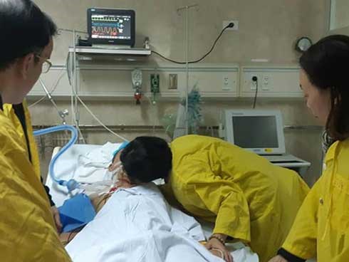 Nụ hôn từ biệt rơi nước mắt của người vợ gửi chồng hiến tạng cứu 5 người