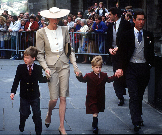 Những bức ảnh để đời của Công nương Diana bên 2 con chứng tỏ bà vẫn là bà mẹ quốc dân được ái mộ nhất-9