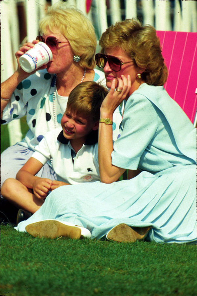 Những bức ảnh để đời của Công nương Diana bên 2 con chứng tỏ bà vẫn là bà mẹ quốc dân được ái mộ nhất-6