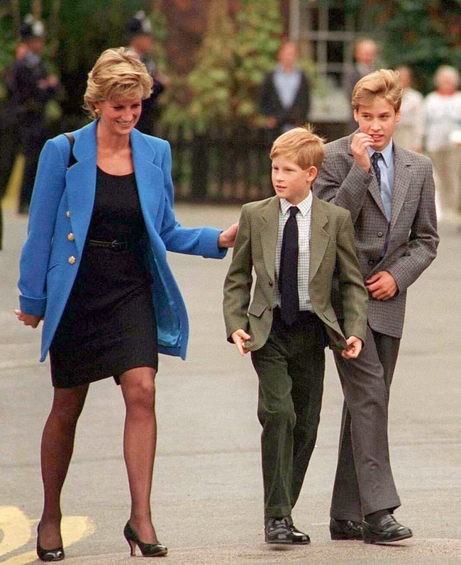Những bức ảnh để đời của Công nương Diana bên 2 con chứng tỏ bà vẫn là bà mẹ quốc dân được ái mộ nhất-13