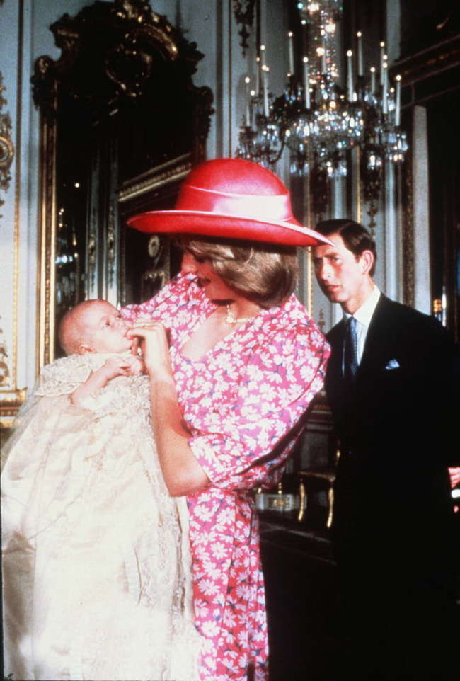 Những bức ảnh để đời của Công nương Diana bên 2 con chứng tỏ bà vẫn là bà mẹ quốc dân được ái mộ nhất-3