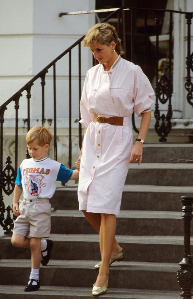 Những bức ảnh để đời của Công nương Diana bên 2 con chứng tỏ bà vẫn là bà mẹ quốc dân được ái mộ nhất-8
